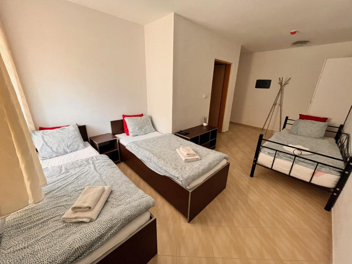 Hotel Ostende Chocerady Екстер'єр фото