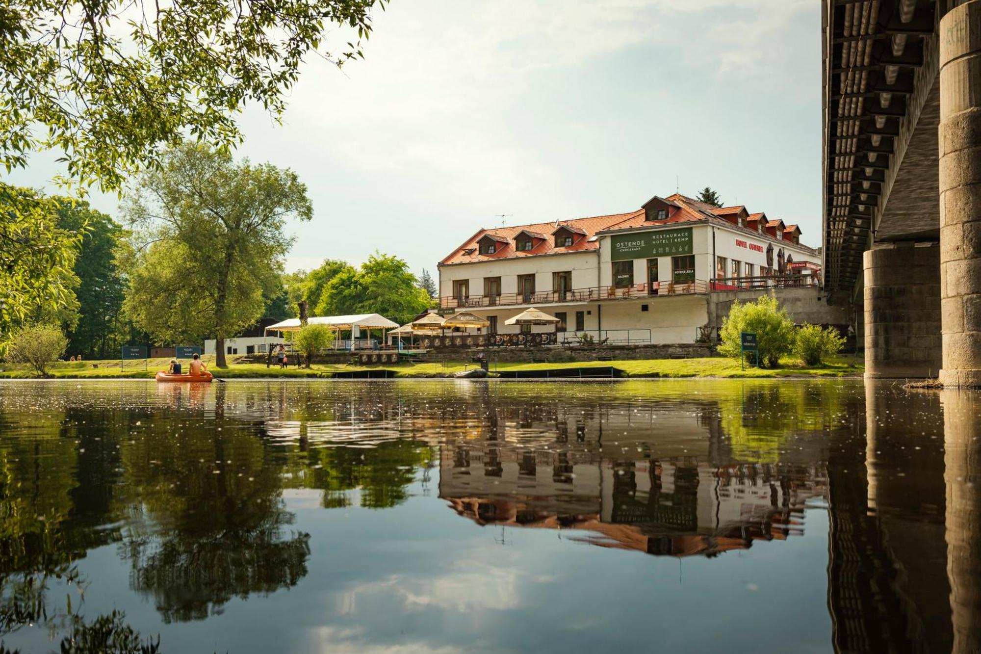 Hotel Ostende Chocerady Екстер'єр фото